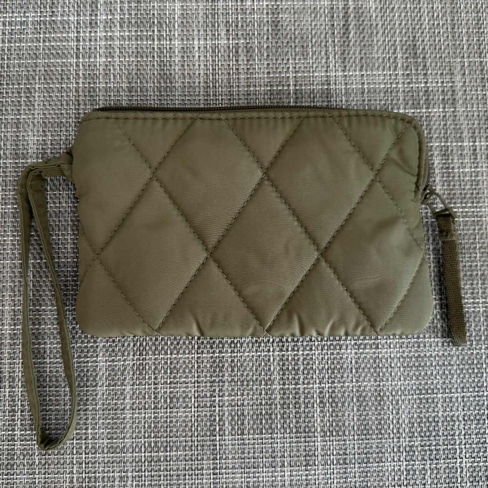 Vera Bradley Iconic Quilted RFID Zip ID Case Wristlet Wallet Sage Green